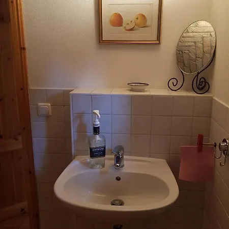 Niedliches-kleines-ferienhaeuschen-auf-ruegen-nahe-stralsund Дом отдыха Альтефер